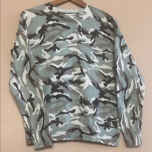 Calvin Klein Women’s Gray and Green Camouflage Crewneck Sweater. Size Medium.